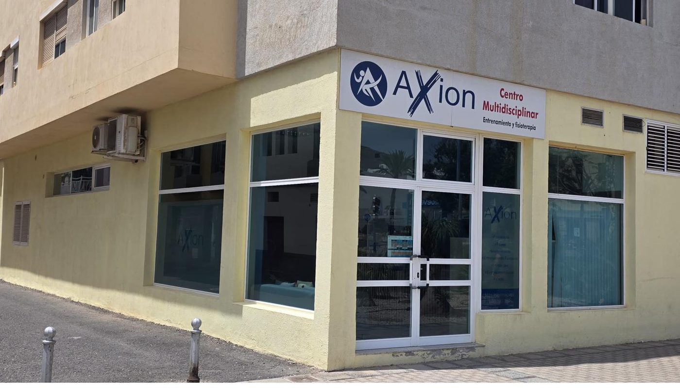 Fachada de AXION en la esquina de la Avenida Islas Canarias